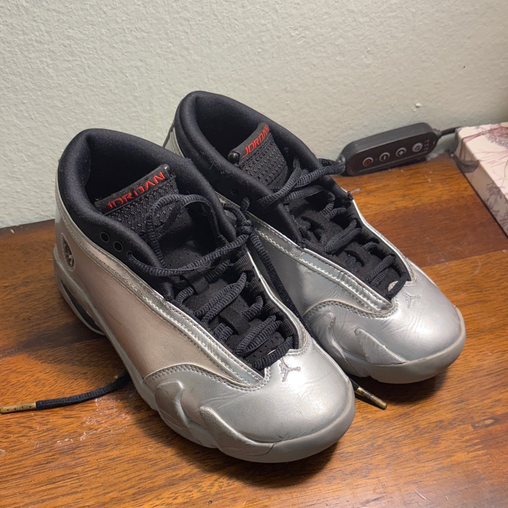 JORDAN 14 LOW "METALLIC SILVER"